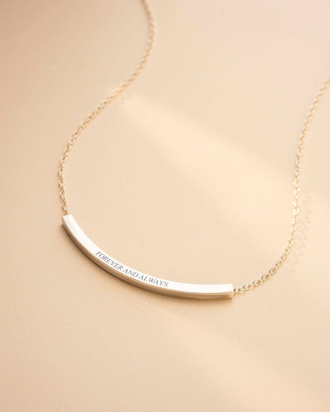 Collier Personnalisé en Argent avec Barre Courbée et Message