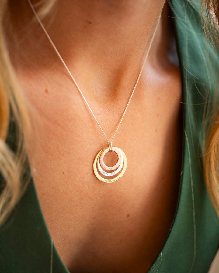Pendentif Collier Personnalisé Triple Anneau Éternel en Métal Mixte Argent