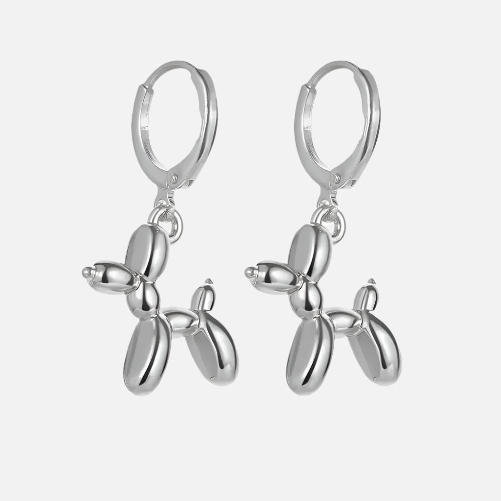 Boucles d'oreilles Huggie en or avec charm en forme de petit chien ballon