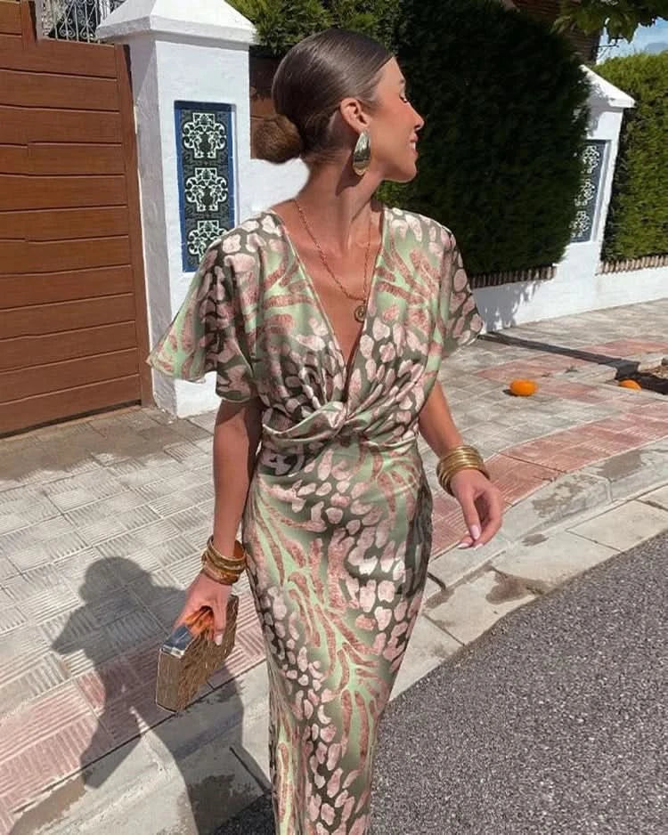 Solenne | Elegant and Flowing Dress