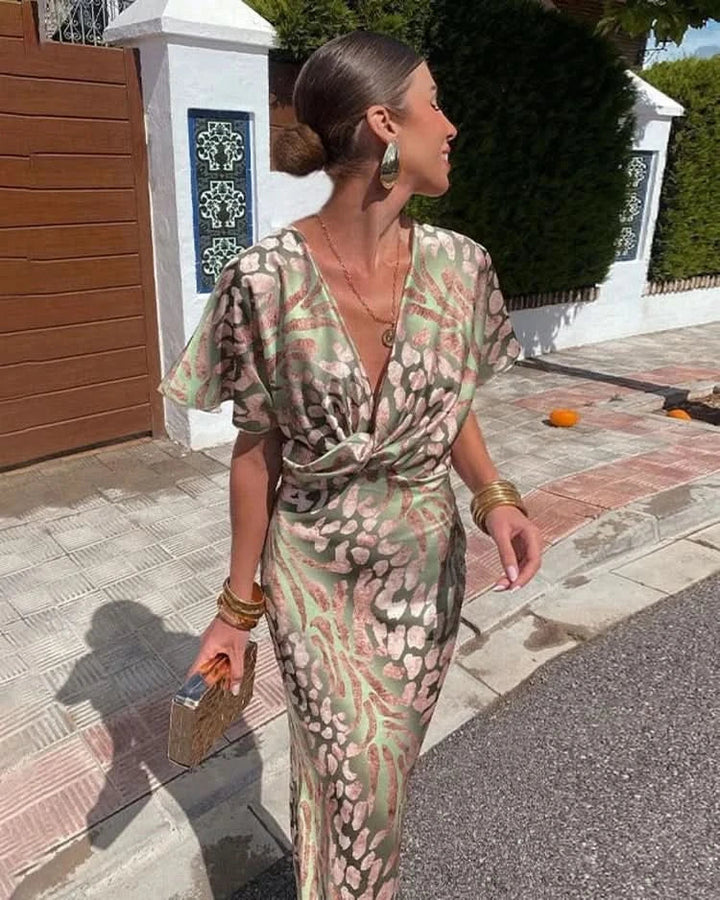 Solenne | Elegant and Flowing Dress