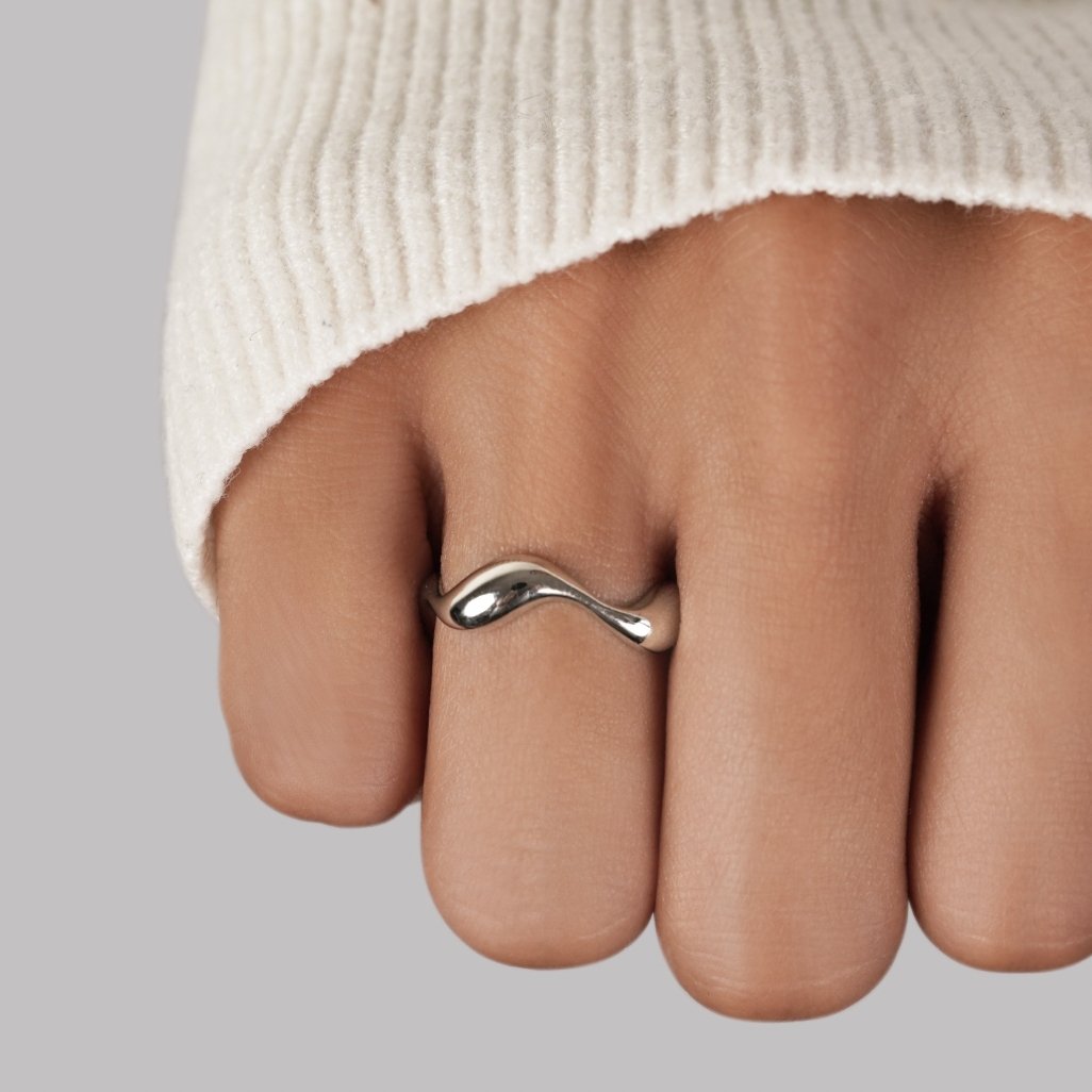 Bague en vagues argentées