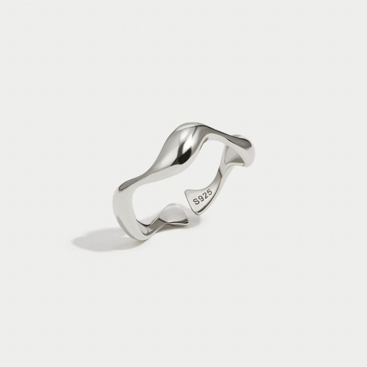 Bague en vagues argentées
