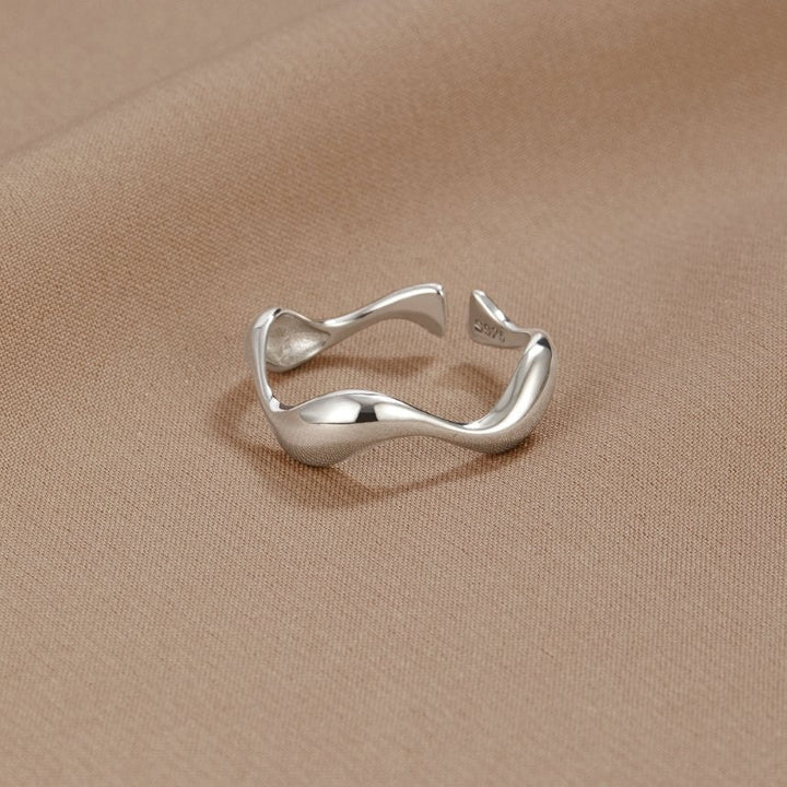 Bague en vagues argentées