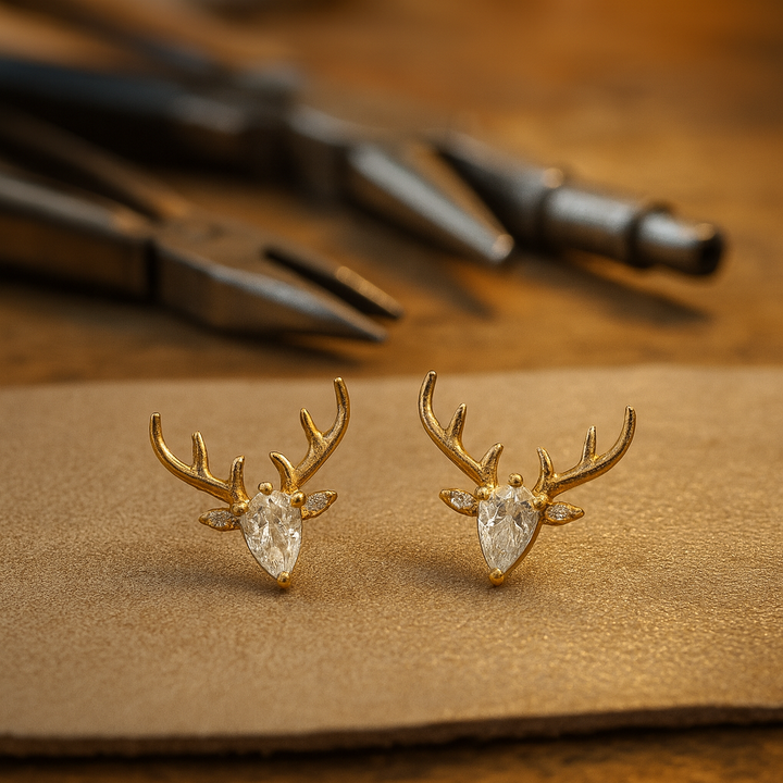 Boucles d'oreilles en bois de cerf avec zircon clair