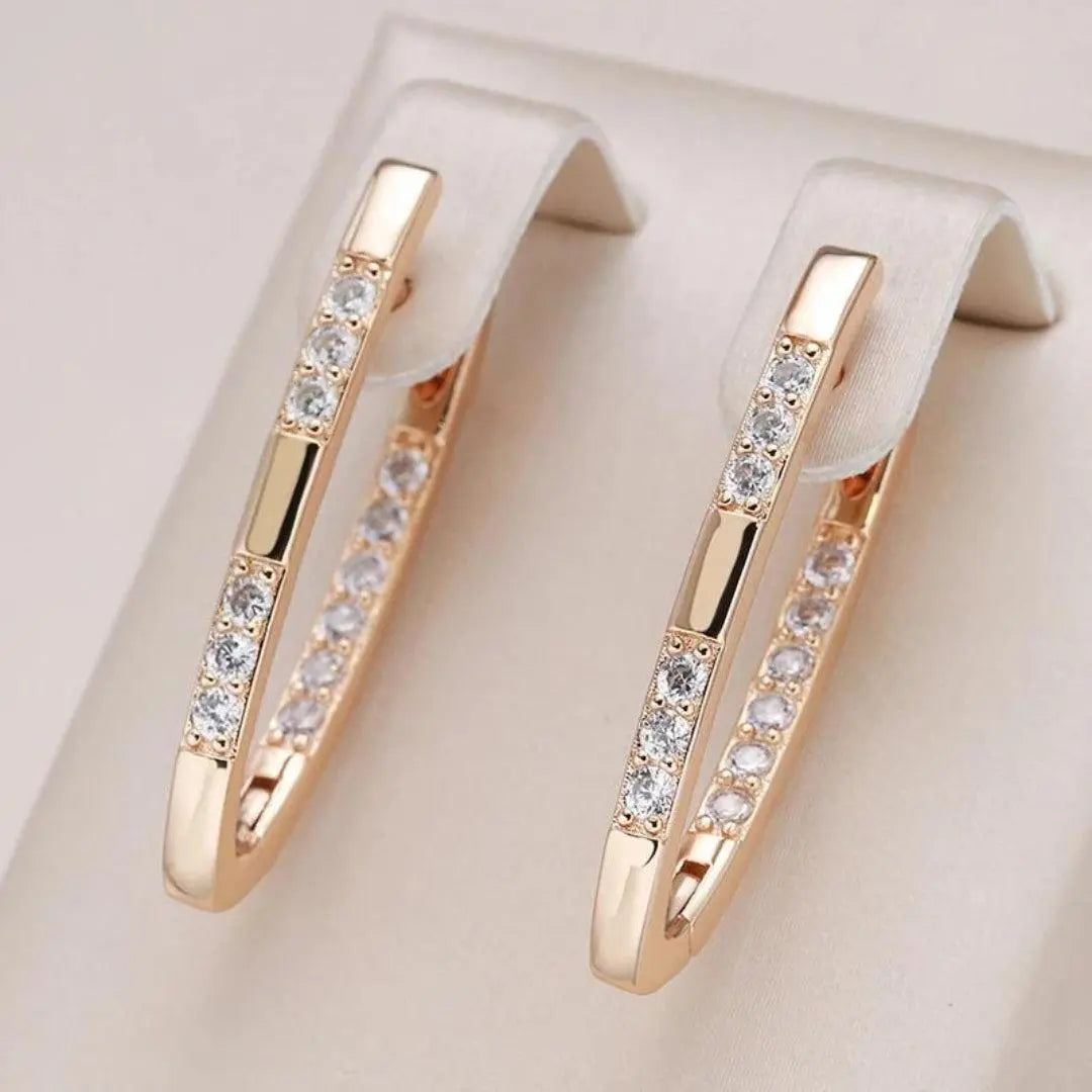 Boucles d'oreilles sophistiquées avec pierres de zirconia