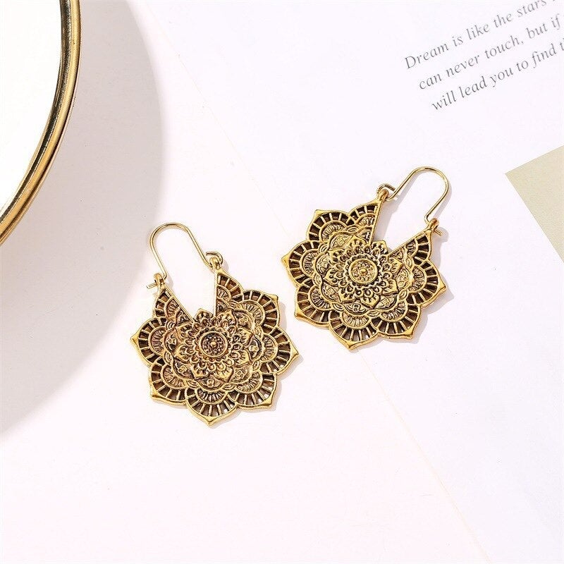 Boucles d'oreilles Lotus Mandala : Une touche d'élégance