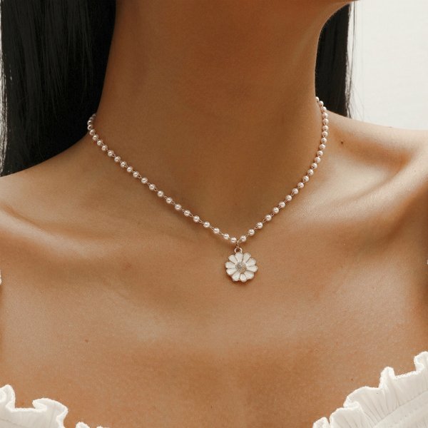 Collier Pendentif Marguerite en Perles