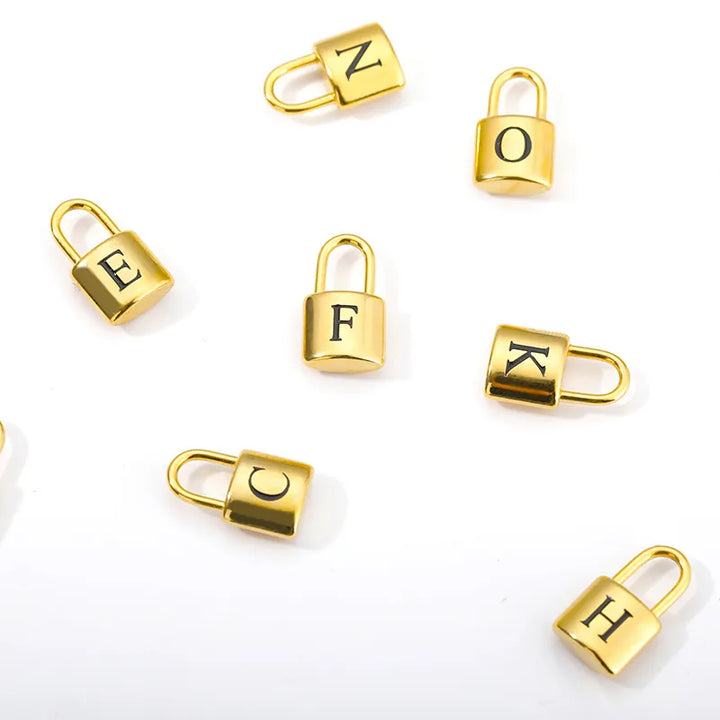 Collier Ellie® Initial Love Lock en or 18 carats