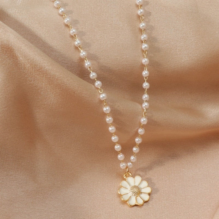 Collier Pendentif Marguerite en Perles