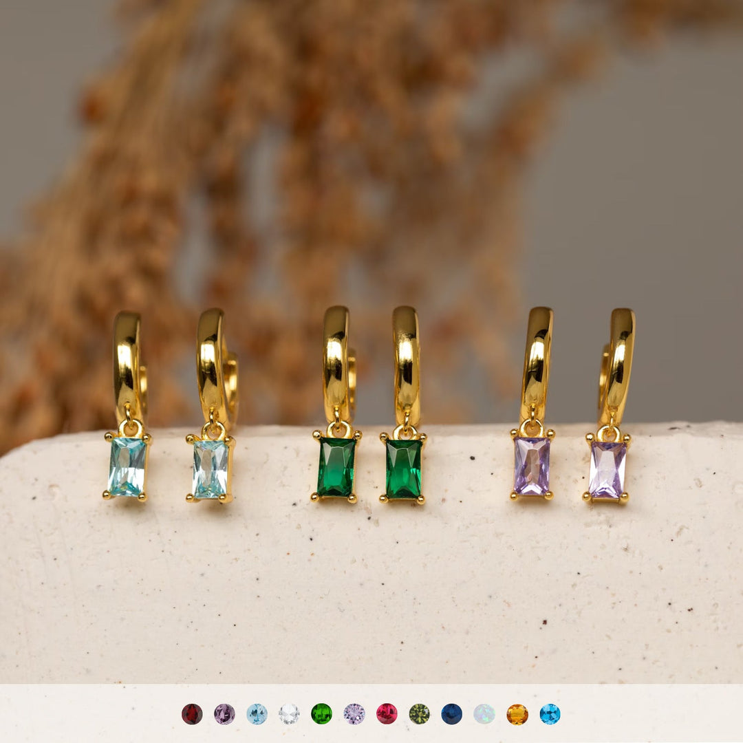 Boucles d'oreilles Huggies en pierre de naissance Bella