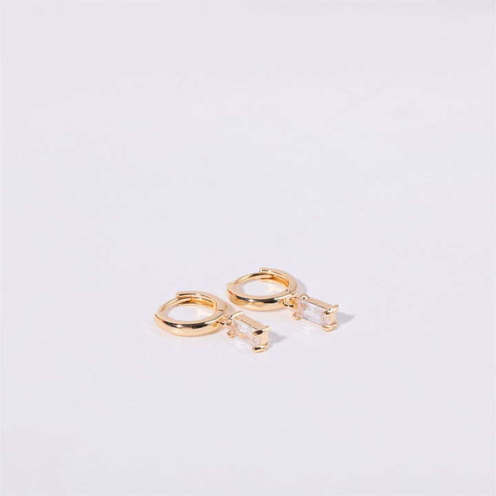Boucles d'oreilles Huggies en pierre de naissance Bella