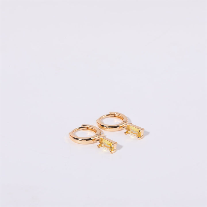 Boucles d'oreilles Huggies en pierre de naissance Bella