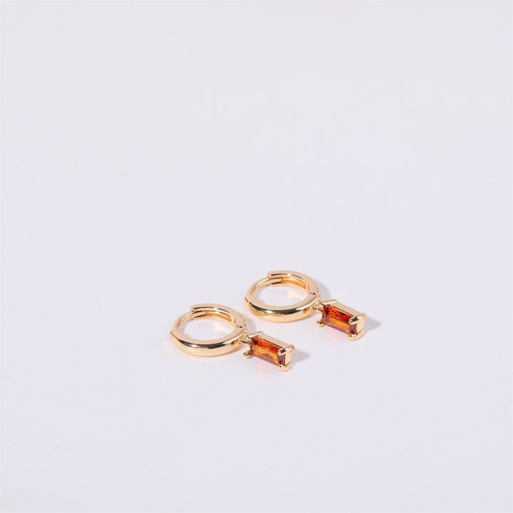 Boucles d'oreilles Huggies en pierre de naissance Bella