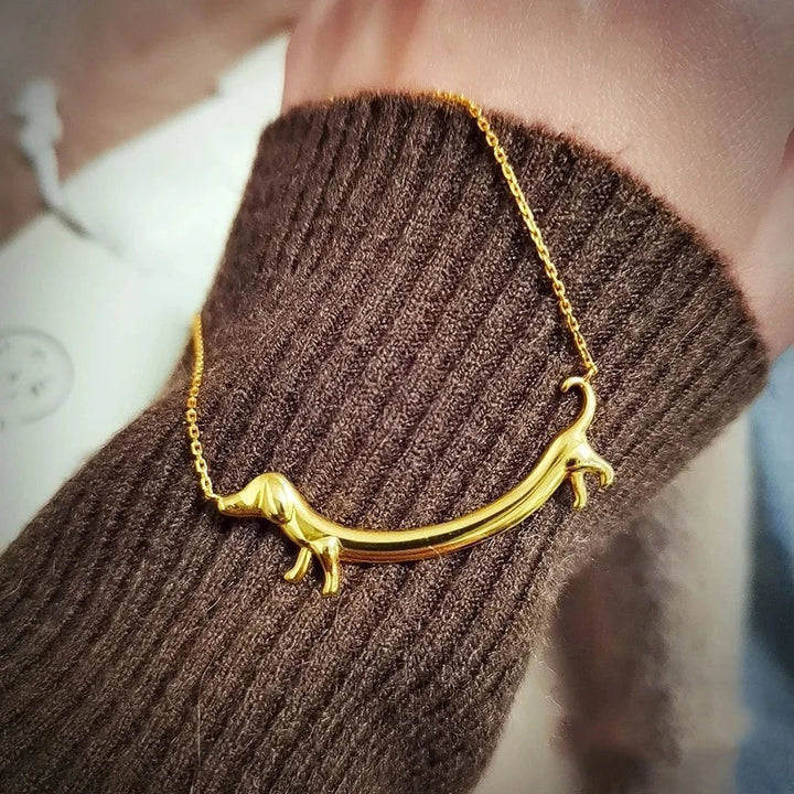 Collier en métal doré de Teckel