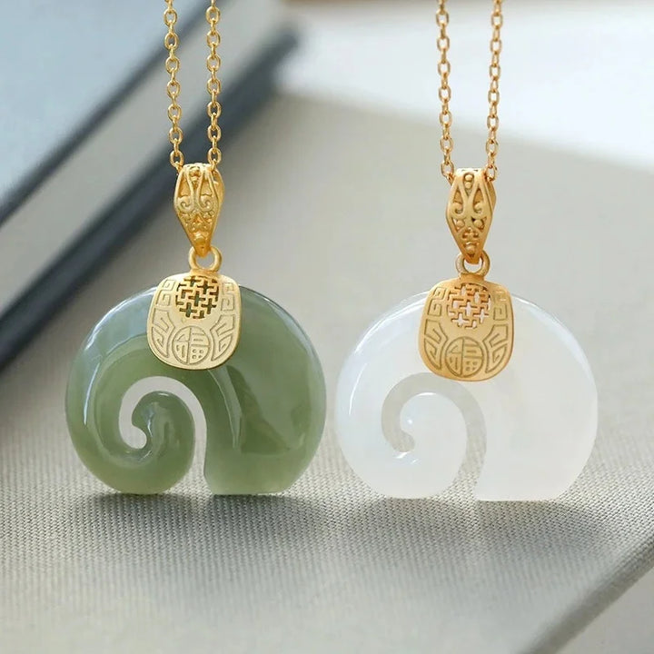 Pendentif Éléphant en Jade Hetian – Collier en Chaîne Plaqué Or 18K pour Femmes