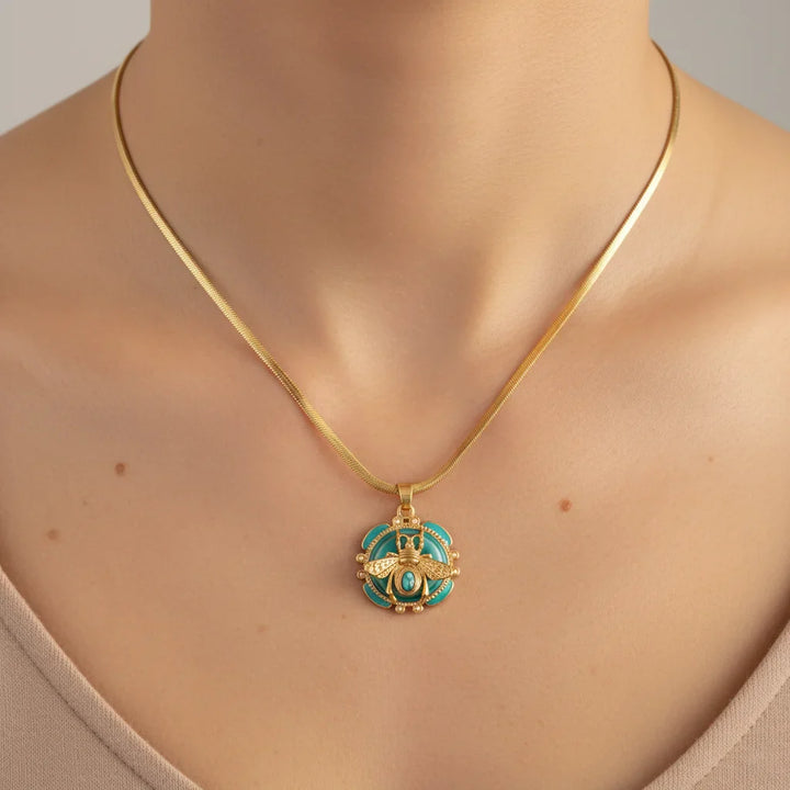 Collier Pendentif Abeille Chic en Or Turquoise