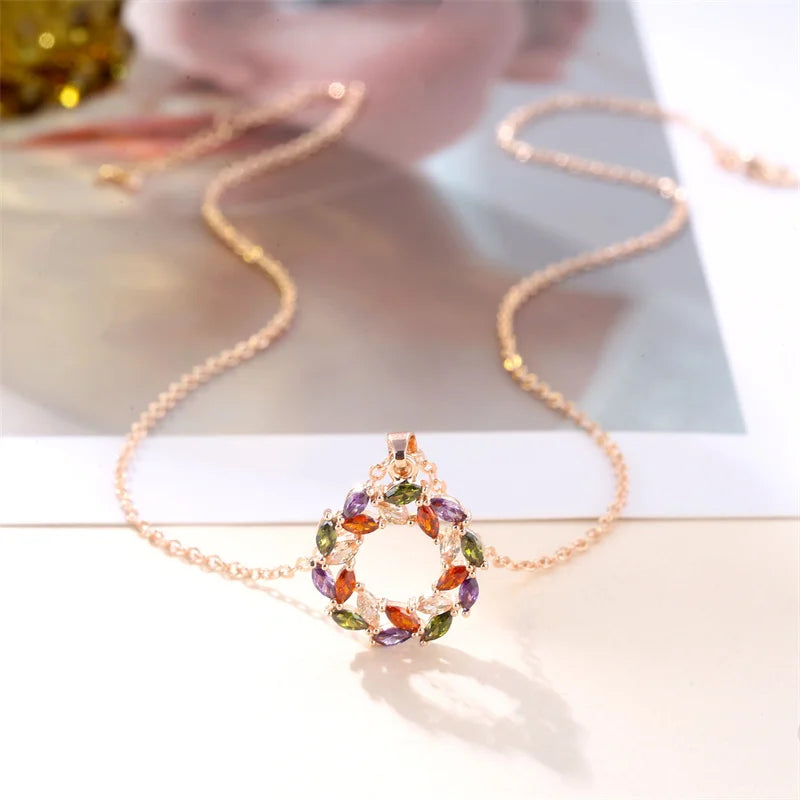 Collier en charme arc-en-ciel scintillant