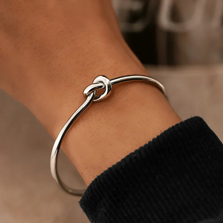 Bracelet en or avec détail bouton