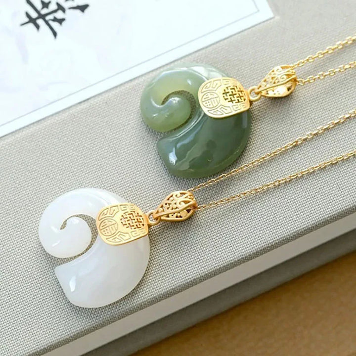 Pendentif Éléphant en Jade Hetian – Collier en Chaîne Plaqué Or 18K pour Femmes