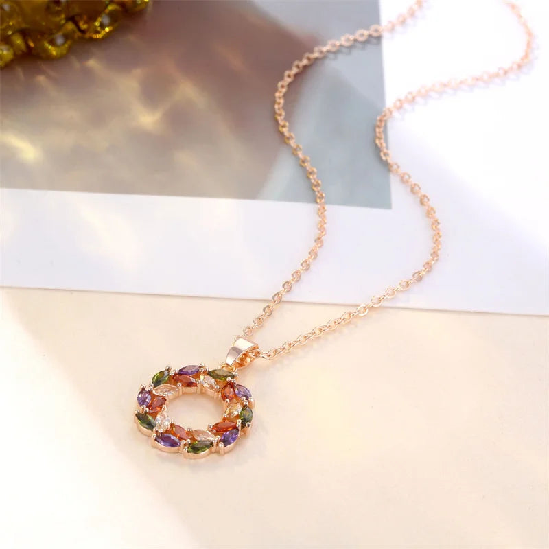 Collier en charme arc-en-ciel scintillant