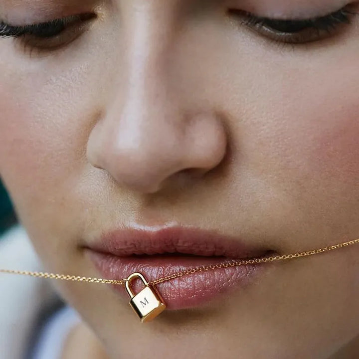 Collier Ellie® Initial Love Lock en or 18 carats