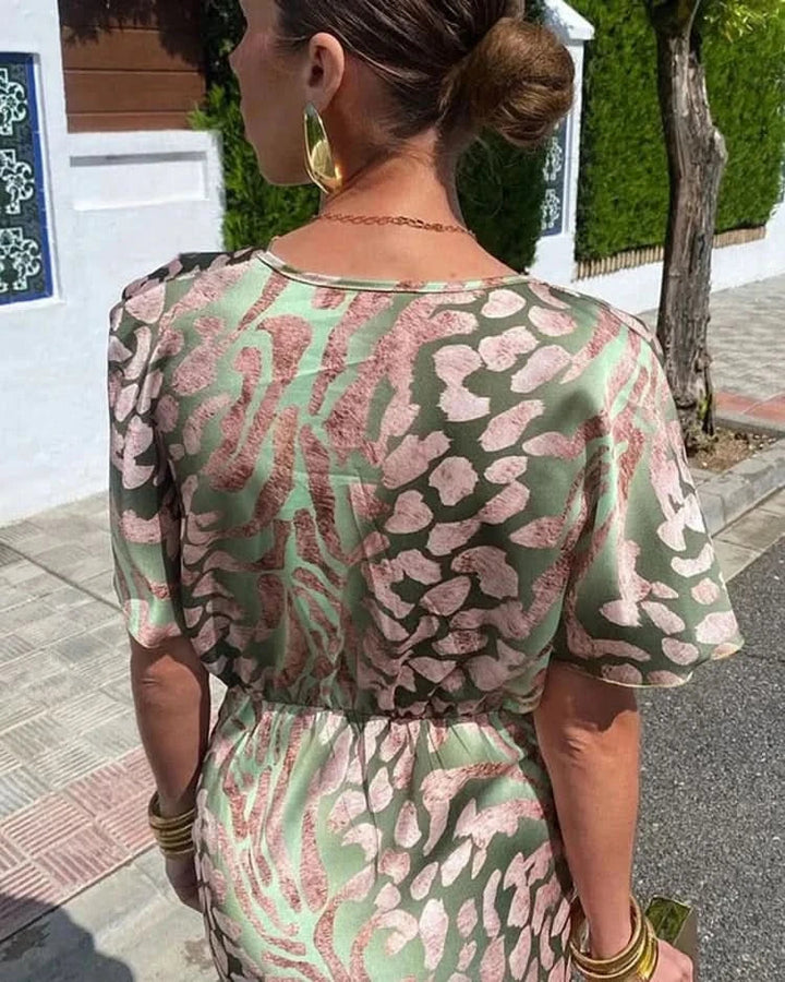 Solenne | Elegant and Flowing Dress