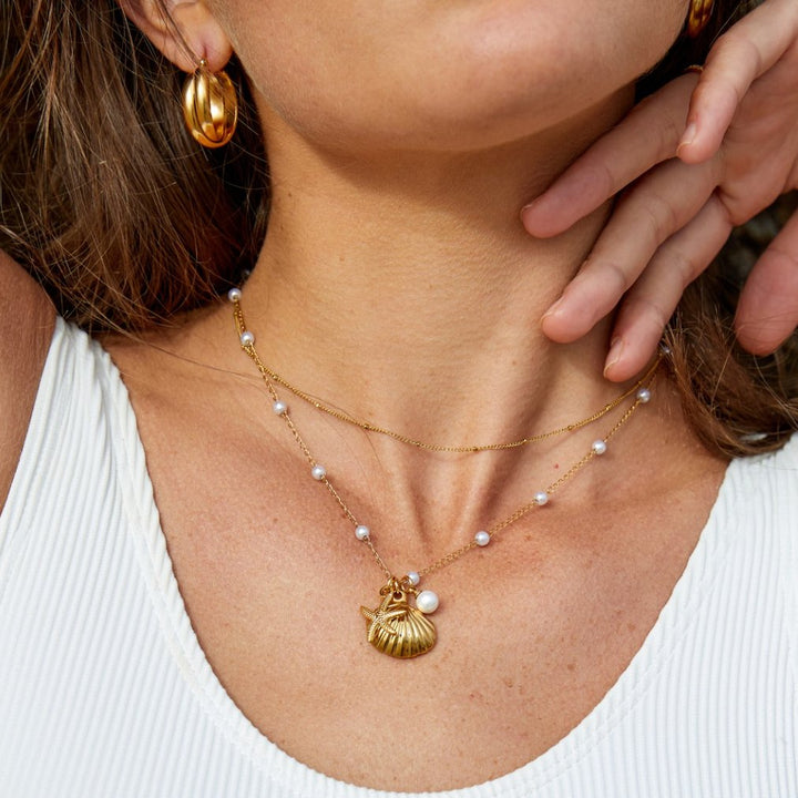 Collier avec charme en coquillage