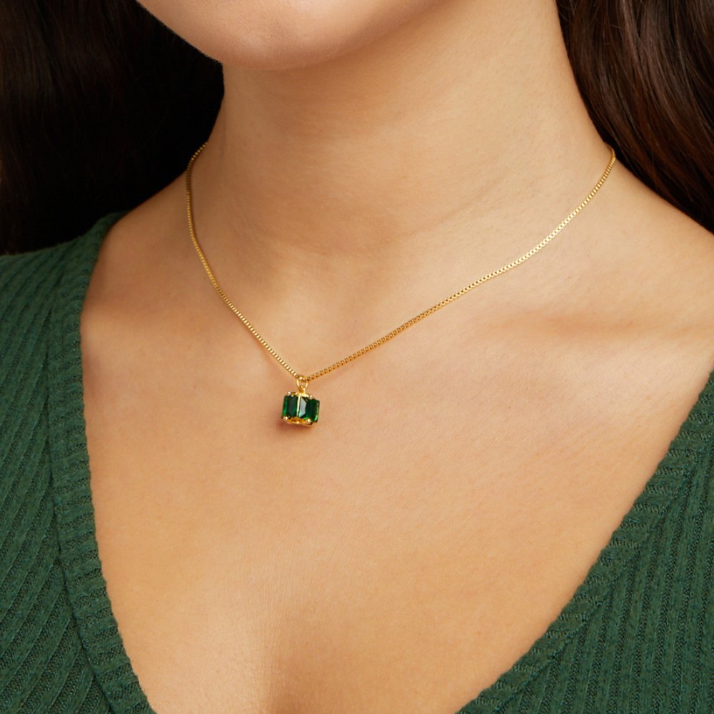 Collier en cube d'émeraude