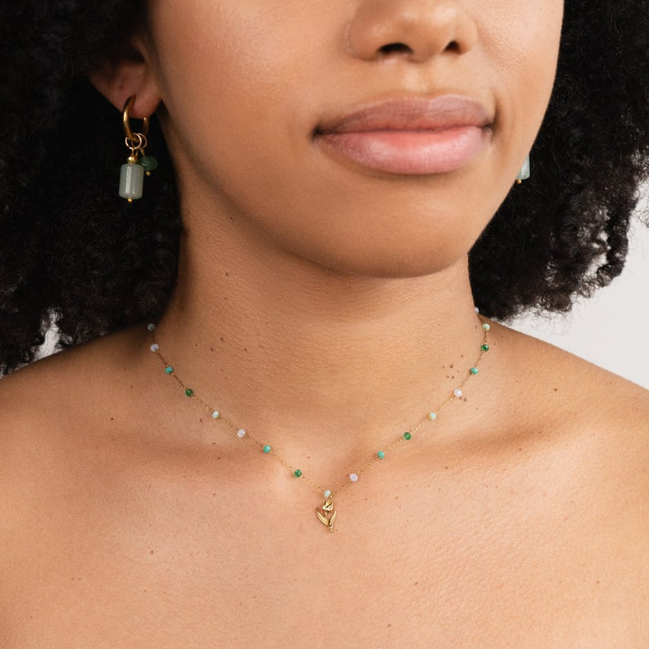 Collier en perles de tulipe dorée