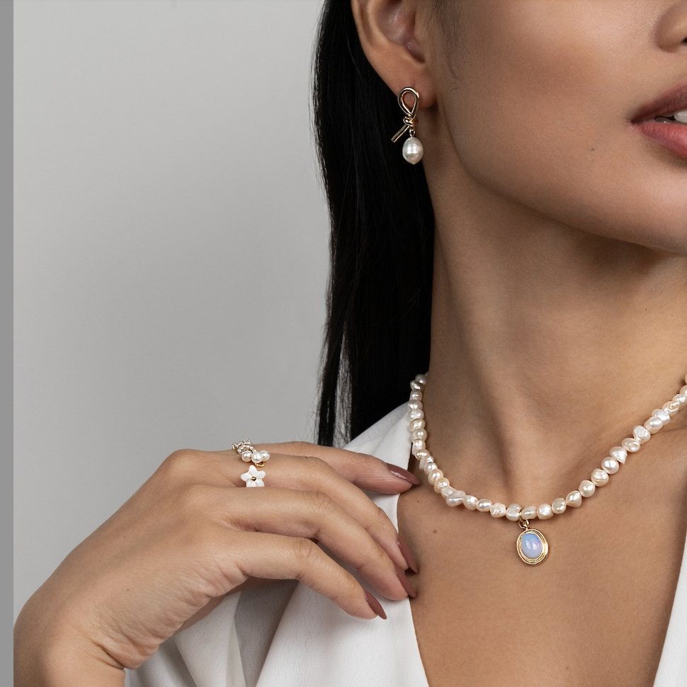 Boucles d'oreilles en perles d'eau douce et en or