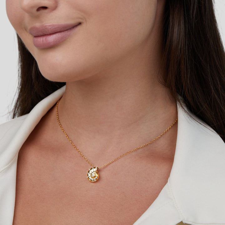 Collier avec pendentif en coquillage en cristal Luca