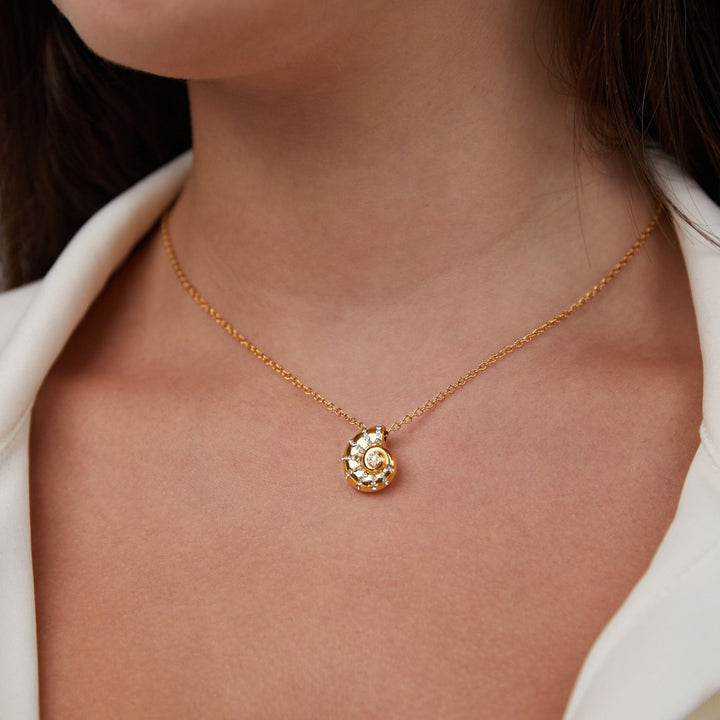 Collier Pendentif Coquille en Cristal
