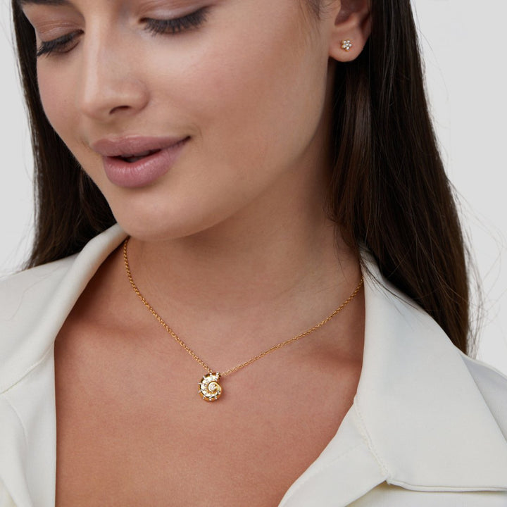 Collier Pendentif Coquille en Cristal