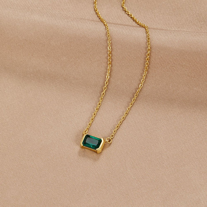 Collier en émeraude verte Moni