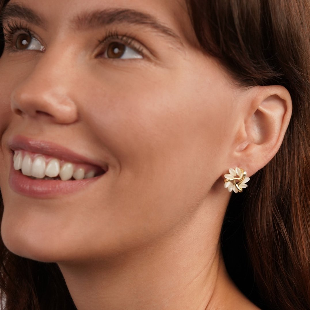 Boucles d'oreilles en or avec fleurs en opale