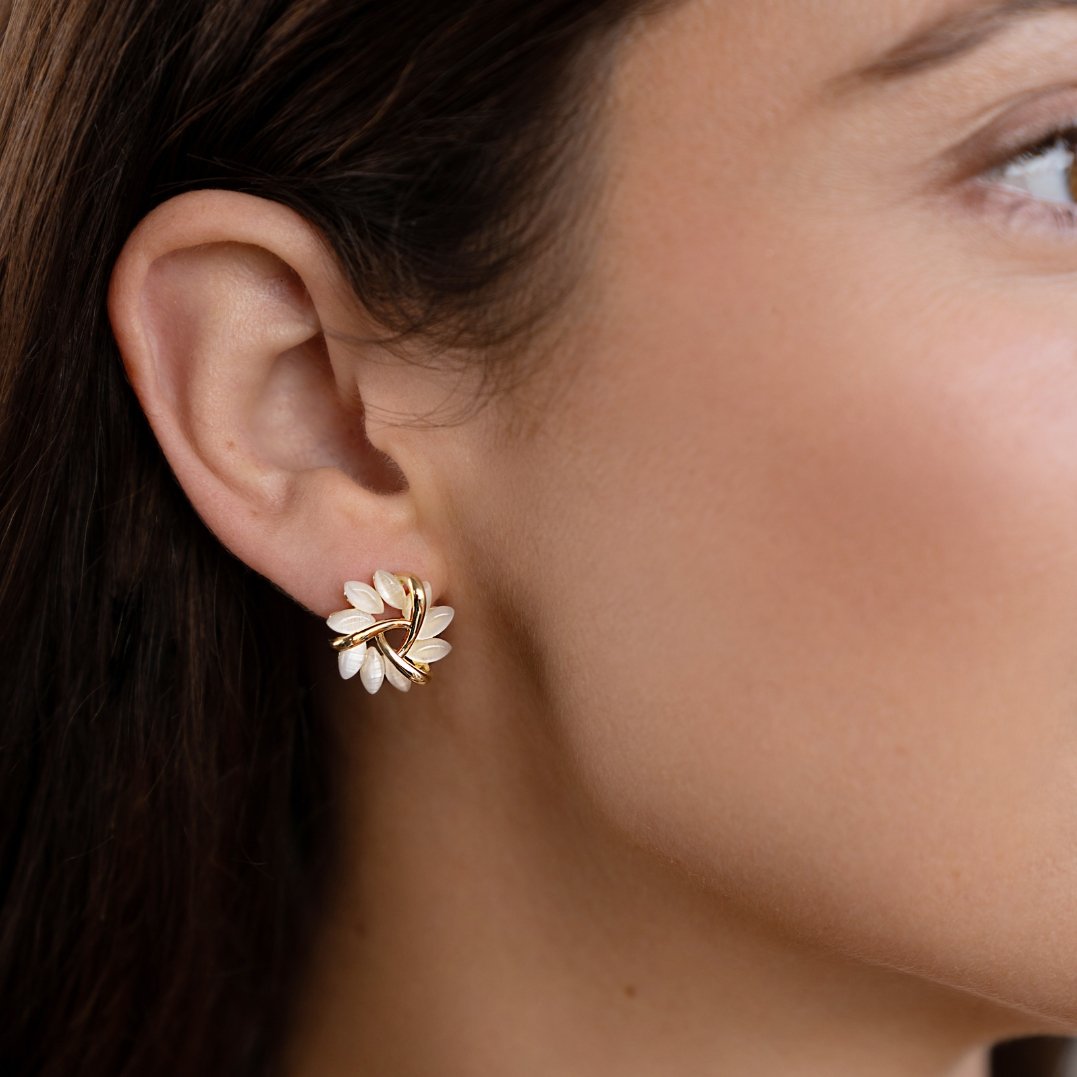Boucles d'oreilles en or avec fleurs en opale