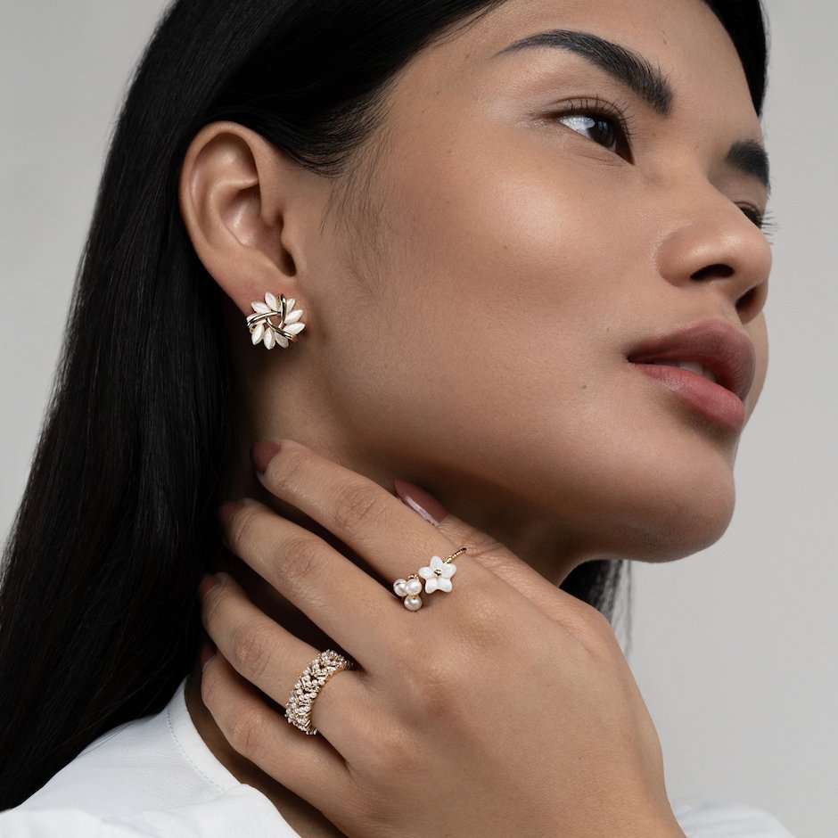 Boucles d'oreilles en argent avec fleurs en opale