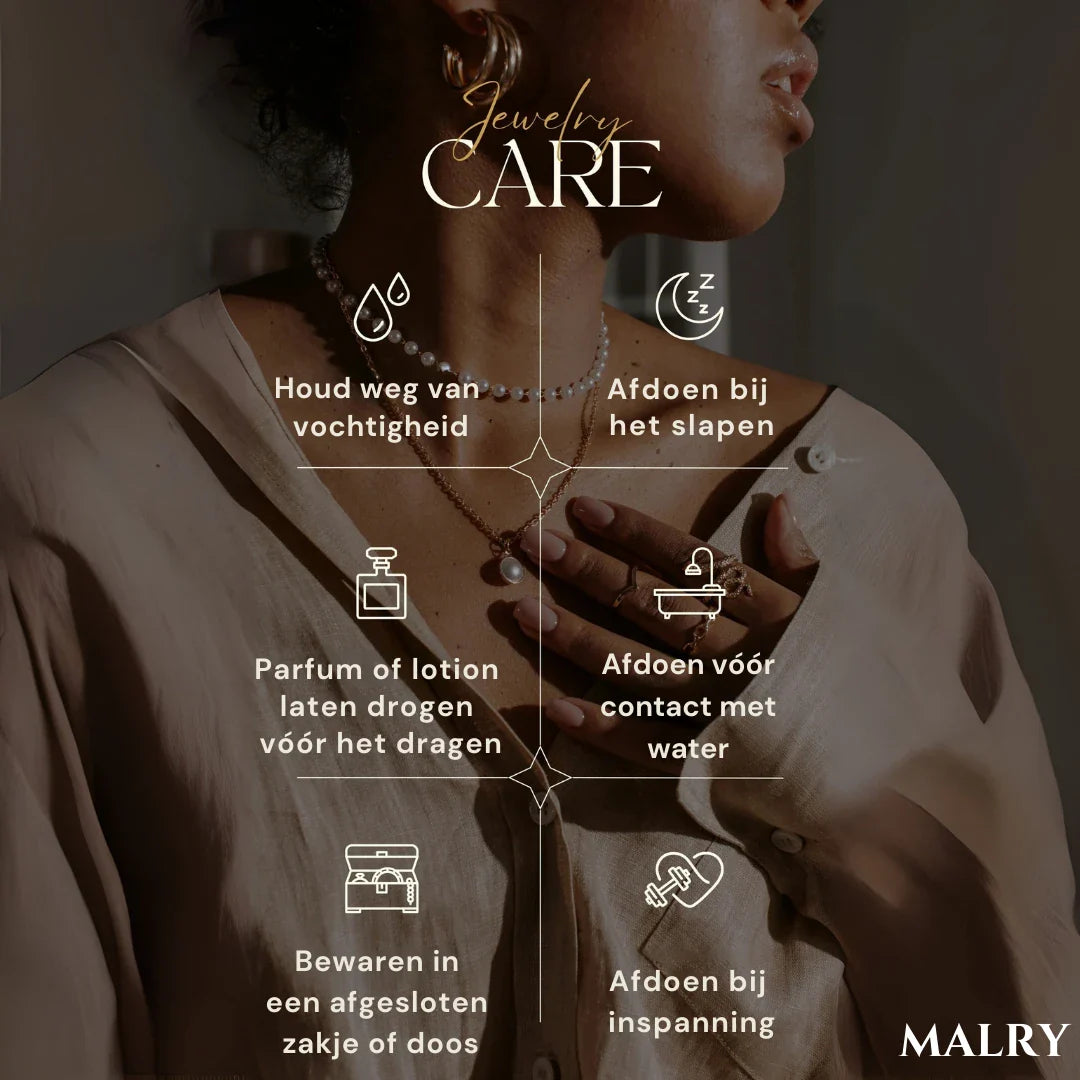 Bracelet en or avec détail bouton