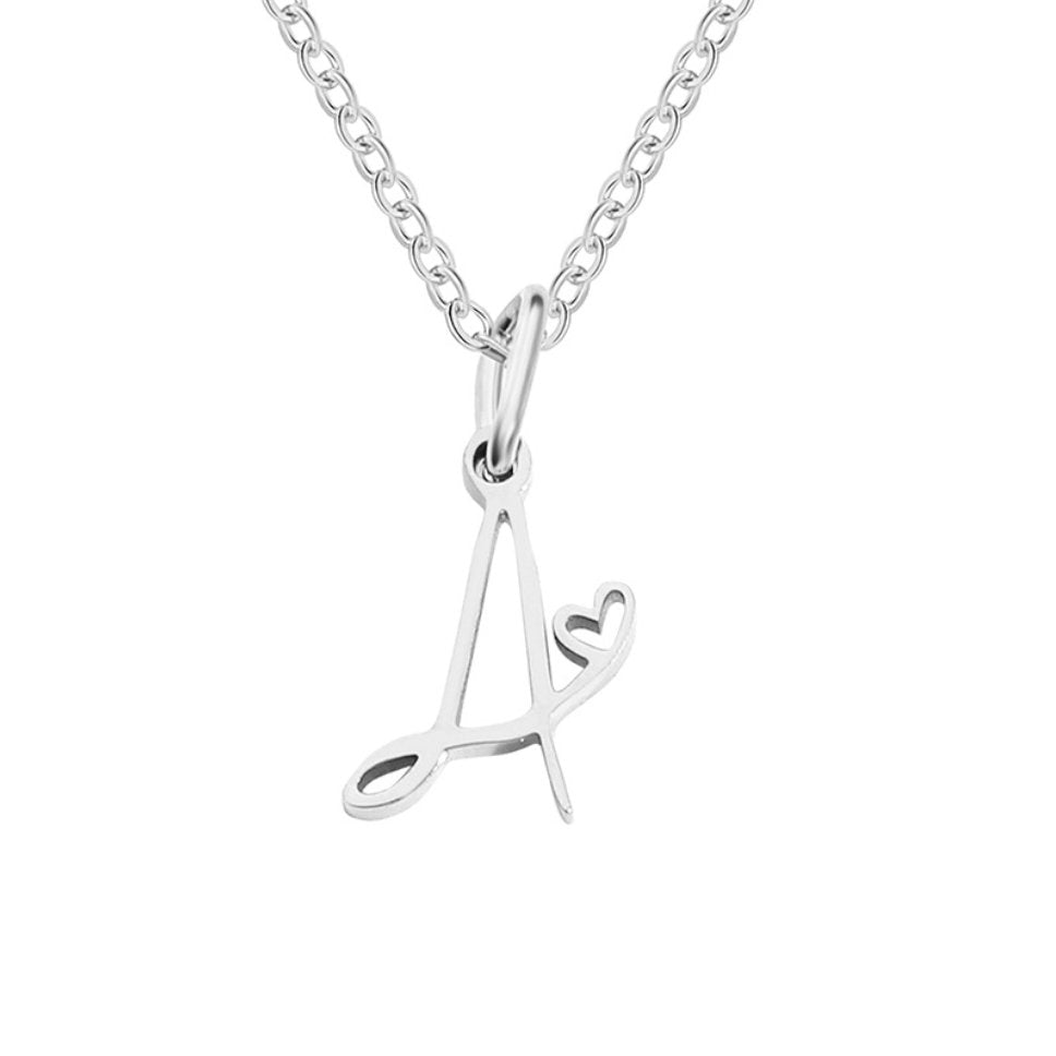 Collier en forme de cœur avec lettres en argent