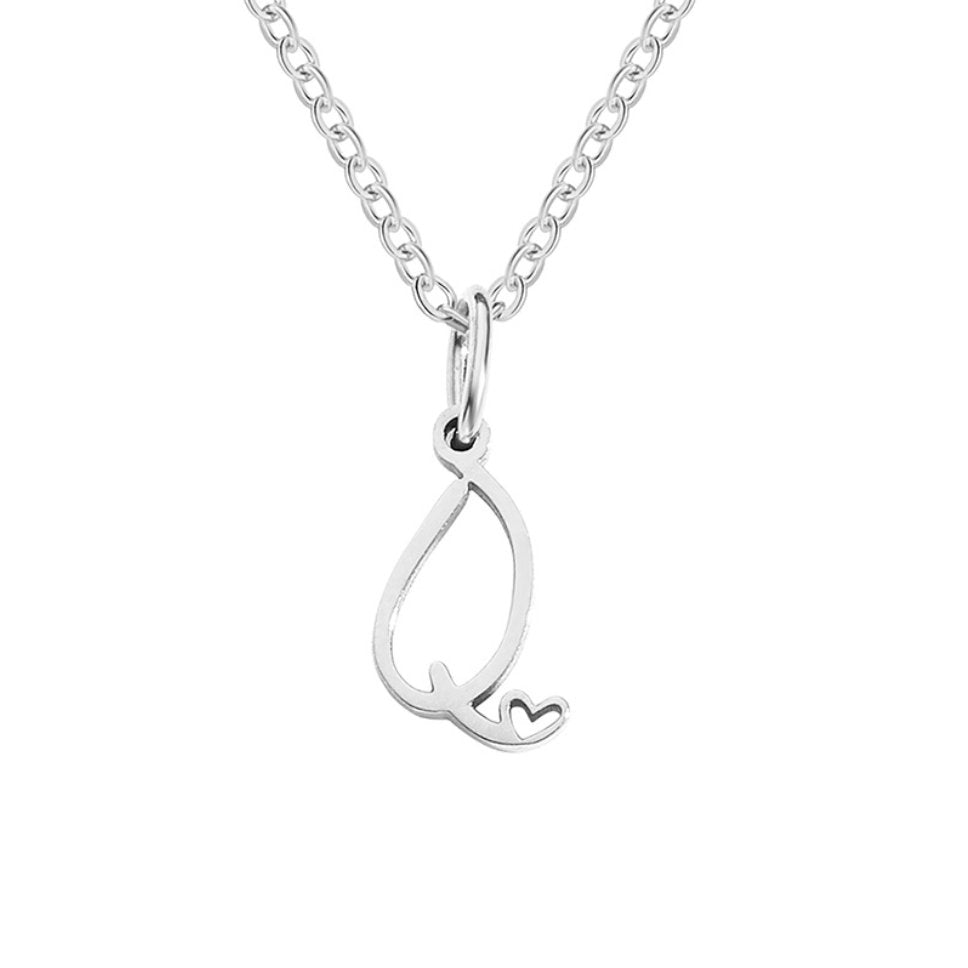 Collier en forme de cœur avec lettres en argent