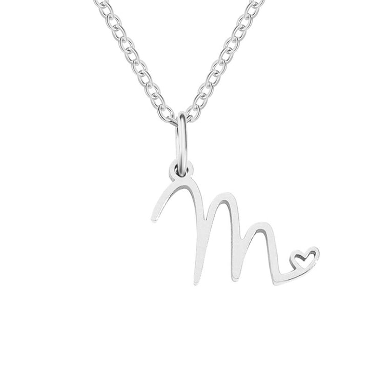 Collier en forme de cœur avec lettres en argent