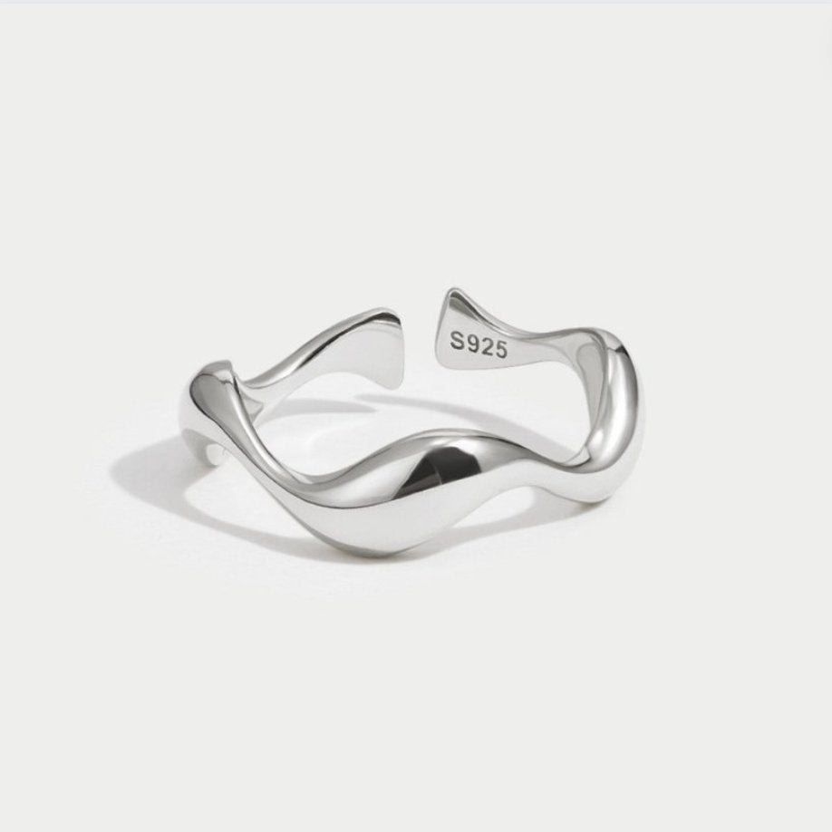 Bague en vagues argentées