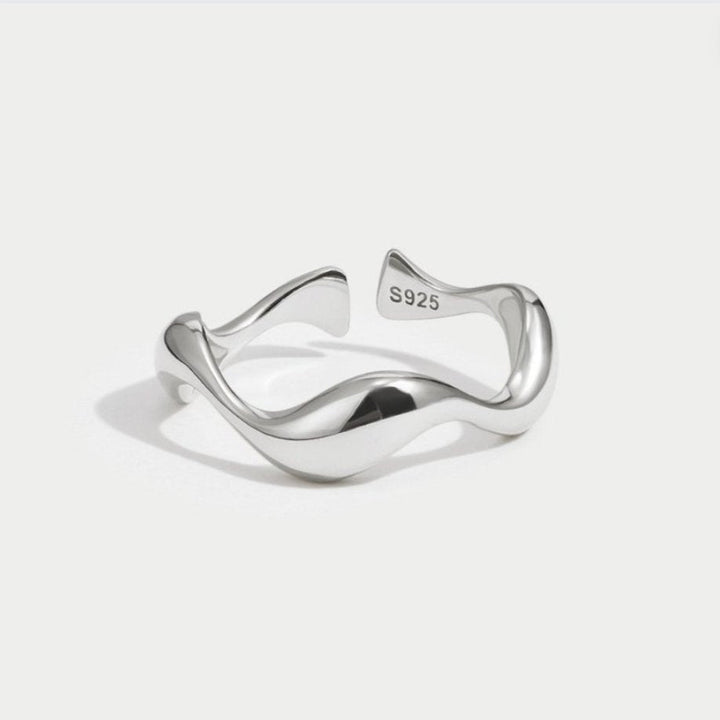 Bague en vagues argentées