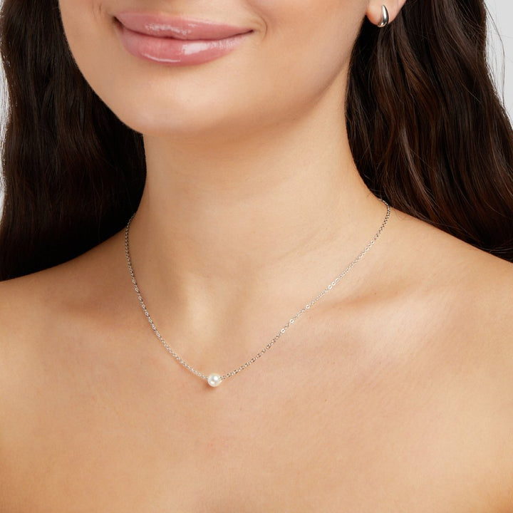 Collier en perles argentées