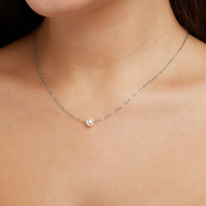 Collier en perles argentées