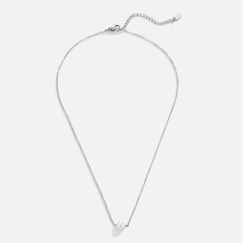Collier en perles argentées