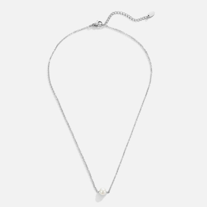 Collier en perles argentées