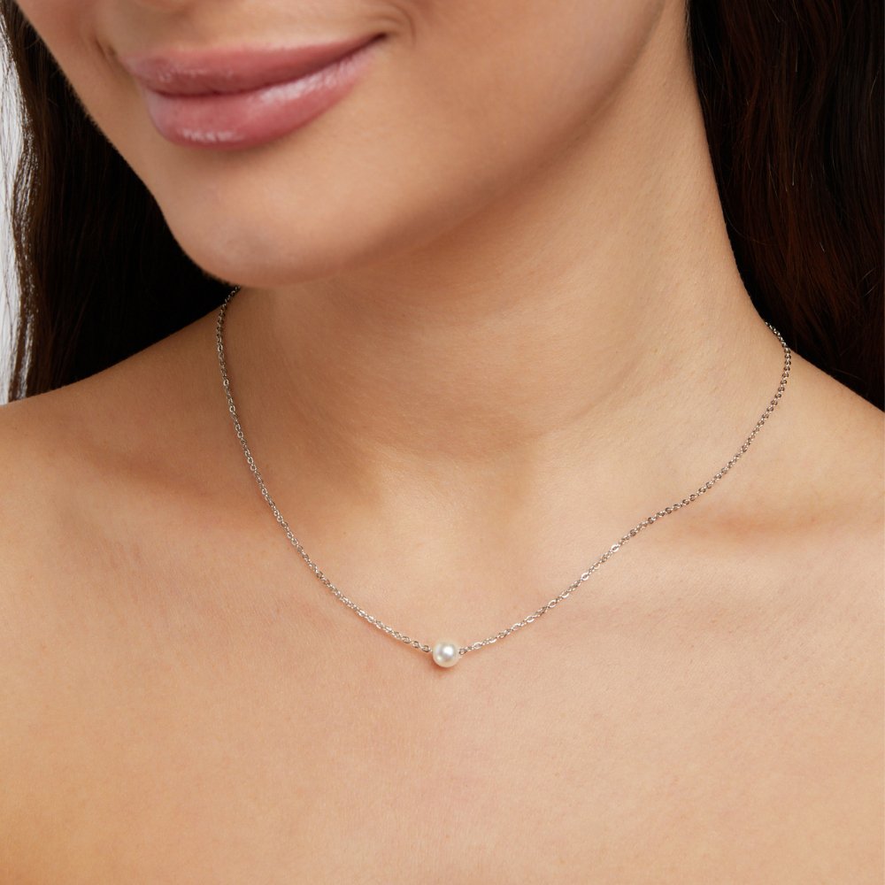 Collier en perles argentées