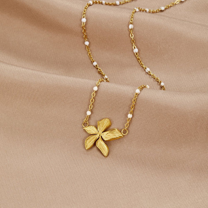 Collier Élégant en Or avec Fleurs